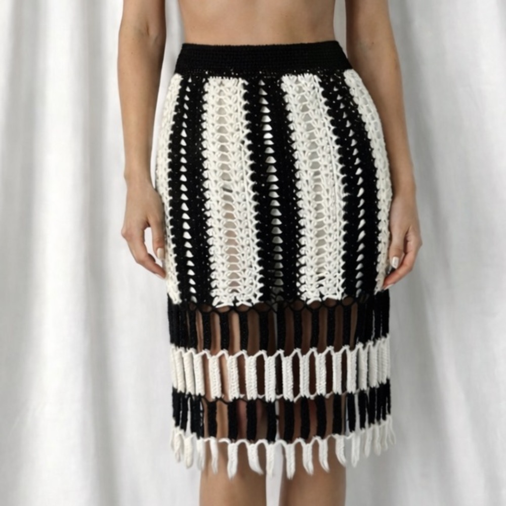 Forever 21 Black & White Crochet Knit Skirt (1176)